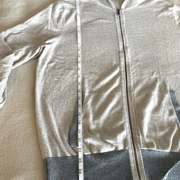 ***SOLD***Banana Republic Zip Hooded Sweater - Size L - Picture 8 of 10